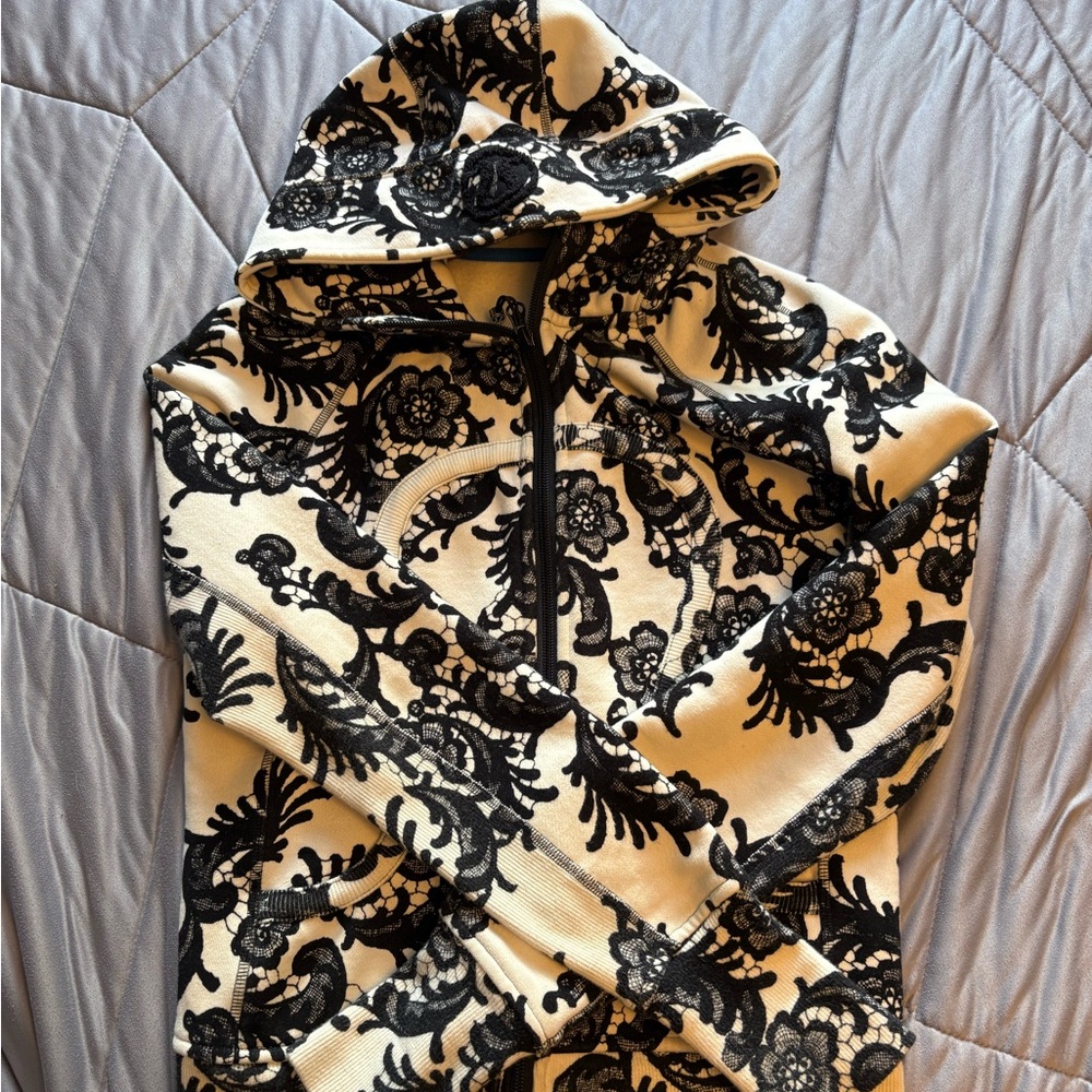 Lululemon Scuba Hoodie - Laceoflage Polar scream black floral